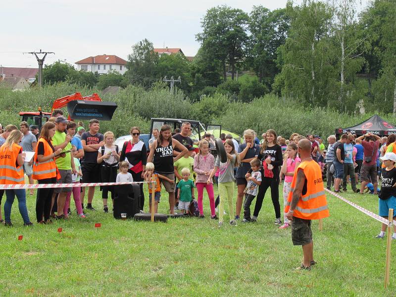 Za mostem v Dráchově se konal v sobotu 17. srpna již 8. ročník traktoriády.
