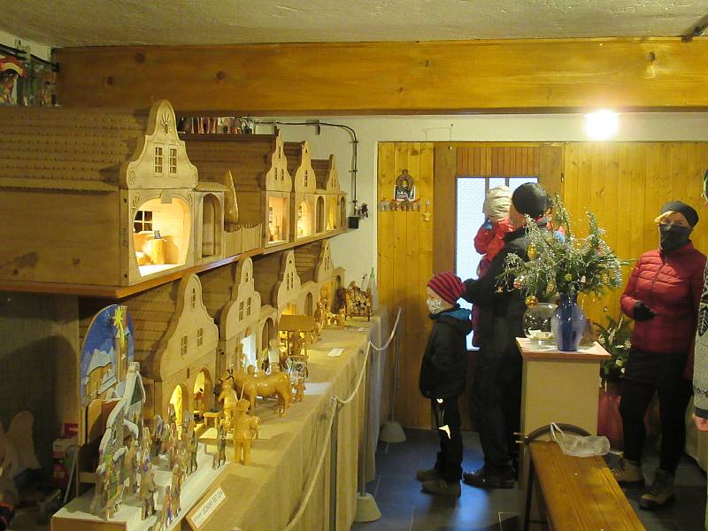 Bechyňští řezbáři Karel a Libor Šedinovi mají sbírku, která čítá více než 600 kusů betlémů. Každoročně vystavují jen část svého pokladu.