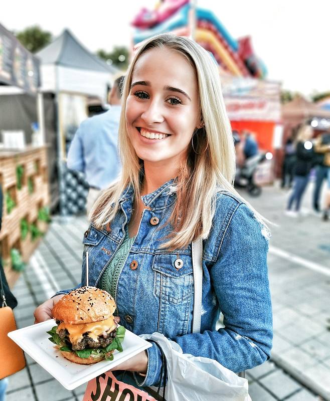 Žižkovo náměstí v Táboře přivítá o víkendu od 22. do 24. července dvacítku burgermakerů a dalších výrobců street foodových specialit. Grilovat se bude od 10 do 21 hodin, v neděli do 20 hodin.