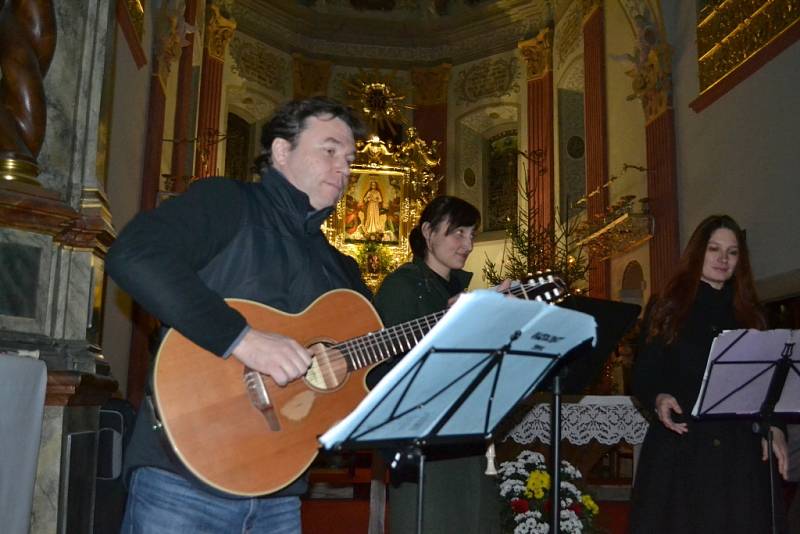 Páteční koncert Quodlibetu v klášteře v Klokotech.  