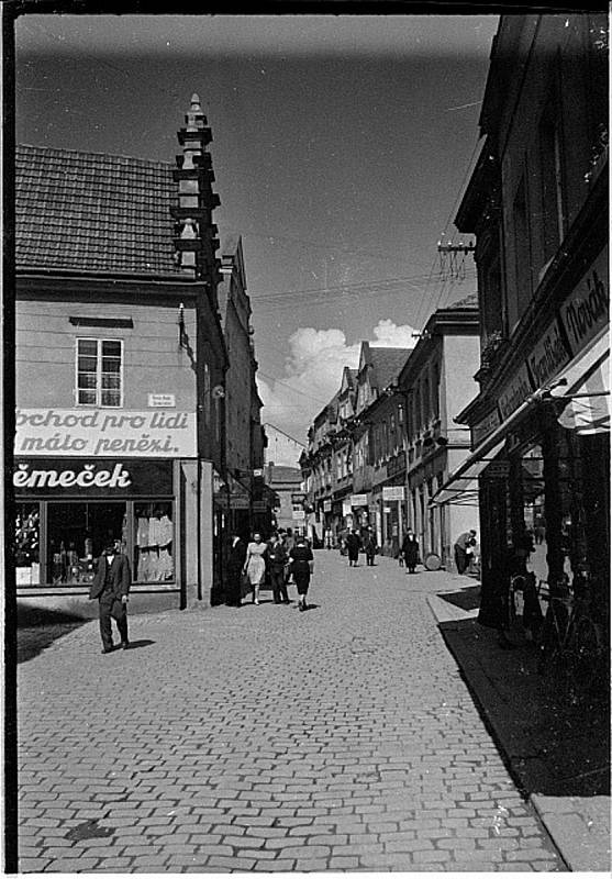 Tábor během druhé světové války a německé okupace. Fotografie pocházejí z táborského atelieru Šechtl a Voseček. Zveřejňujeme je s laskavým svolením Marie Šechtlové.