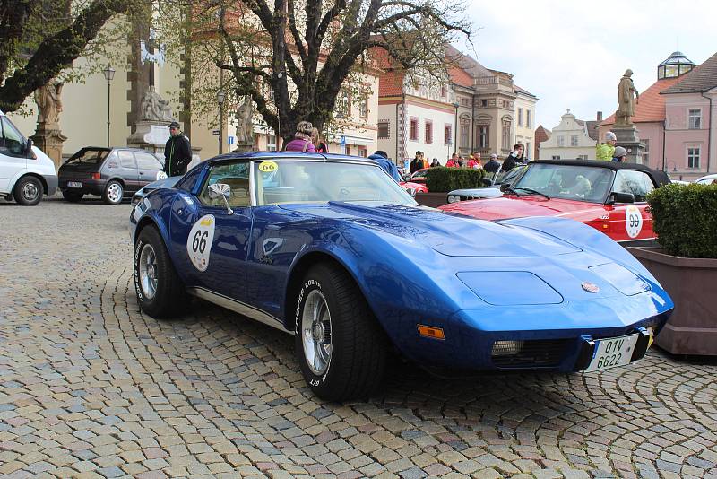 Z Tábora v sobotu dopoledne vyrazila rallye veteránů Spring Classic.