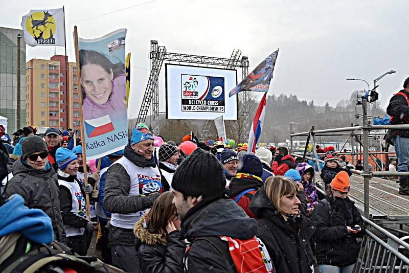 MS v cyklokrosu: Tábor v sobotu fandil juniorům a ženám.  