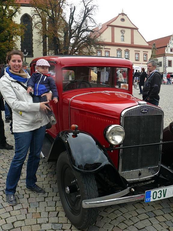 Setkání historických vozidel v Táboře.