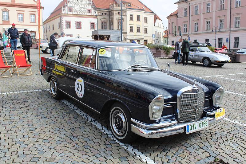 Z Tábora v sobotu dopoledne vyrazila rallye veteránů Spring Classic.