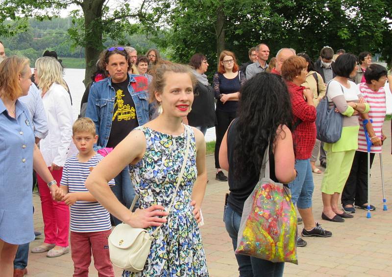 Lumír Slabý se díky svým přátelům vrátil k táborskému Jordánu, světlo světa spatřila i jeho poslední sbírka poezie V Prostoru nad hvězdami.