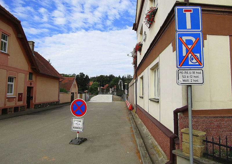 Starý plánský most už v pondělí 18. července nahradí provizorní jednosměrné přemostění Lužnice.