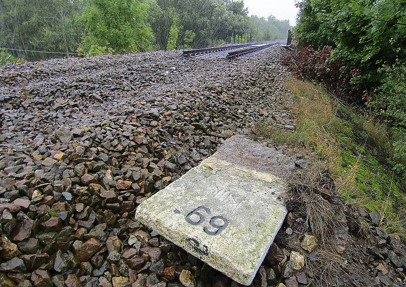 Od neděle 11. září jezdí vlaky po jedné koleji nové přeložky IV. koridoru Doubí u Tábora a Soběslav. Stará trať je postupně rozebírána, nejdříve bylo odstraněno trakční vedení, mizí i kolejiště, pražce a další součásti. Složiště materiálu vzniklo v bývalé