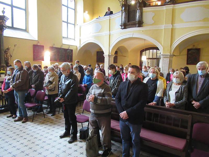 Planá nad Lužnicí se dočkala po letech satisfakce, kostel zasvěcený svatému Václavovi bude mít stejnojmenný zvon. V neděli 27. září ho posvětil pomocný biskup českobudějovický Pavel Posád.