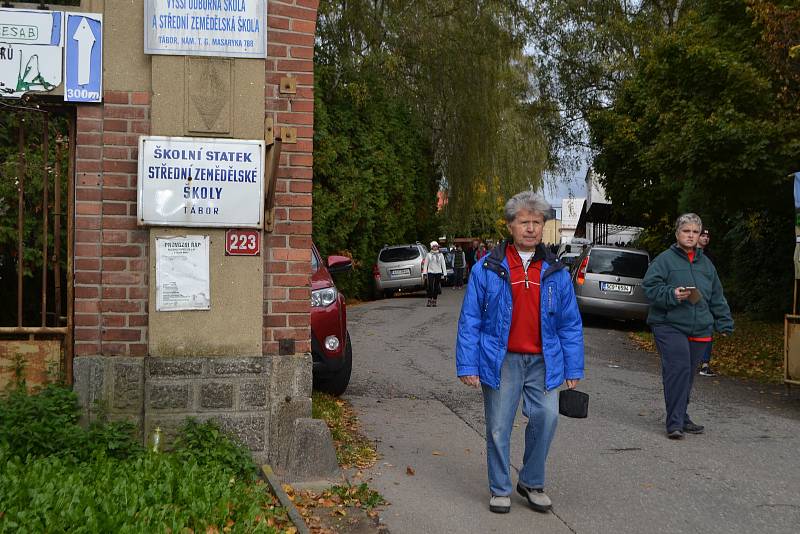 V sobotu navštívily Školní statek Měšice při příležitosti Dne zemědělců stovky lidí.