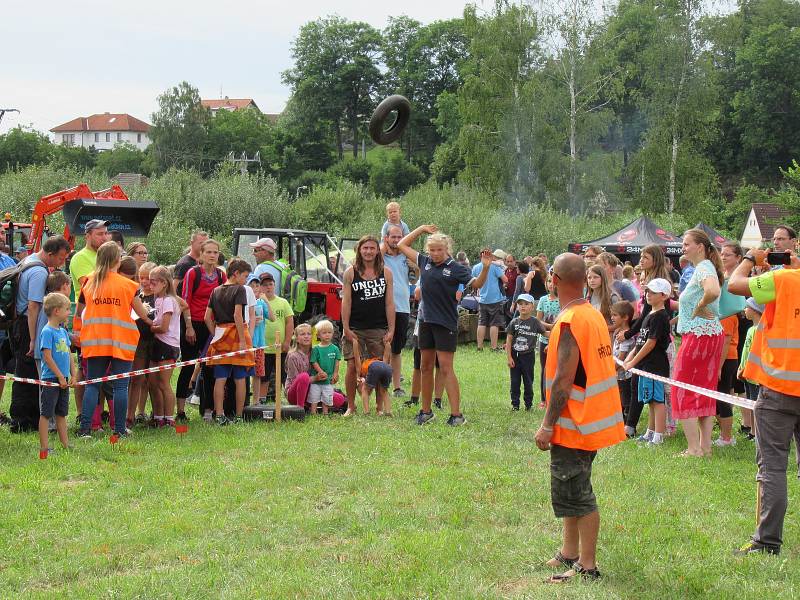 Za mostem v Dráchově se konal v sobotu 17. srpna již 8. ročník traktoriády.