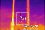 Požár komína v Plané zachycený termokamerou.
