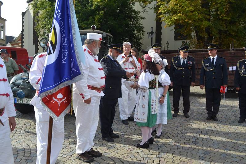 Historická hasičská technika zastavila v sobotu i v Táboře.