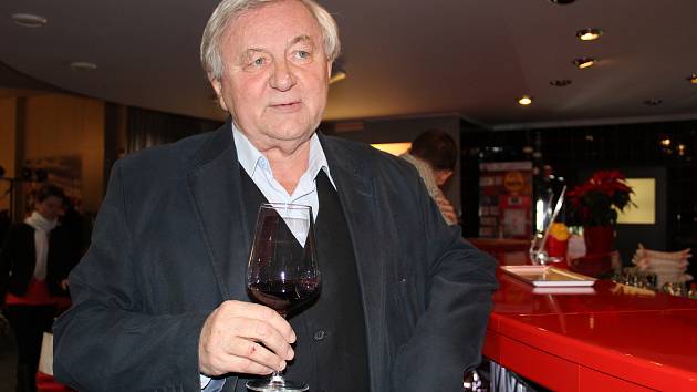 Sexuolog Jaroslav Zvěřina oslavil 75. narozeniny.