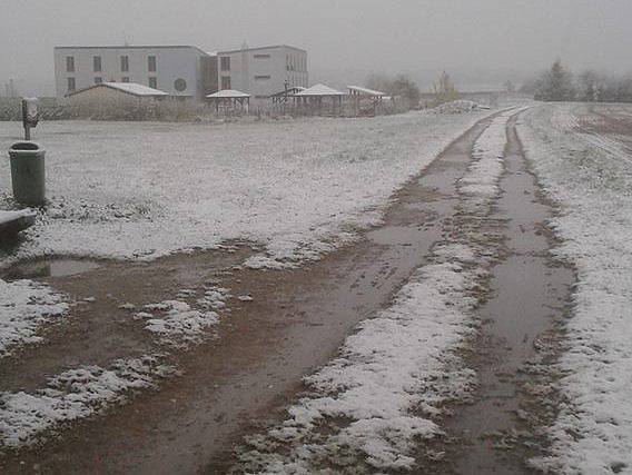 Sníh ve Veselí nad Lužnicí dne 28. dubna