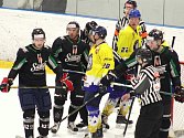 Hokejisté budějovického Samsonu vedouv semifinále krajské ligy nad Veselím nad Lužnicí 2:0 na zápasy.