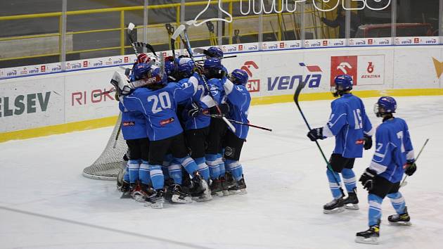 Dorostenci HC Tábor bojují v hokejové extralize jako lvi, ze severu Čech si přivezli čtyři body.