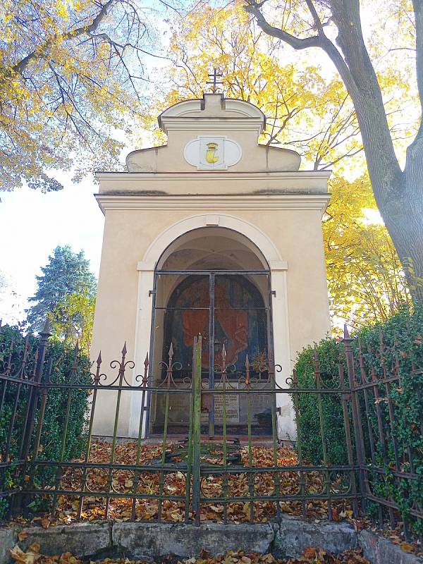 Kaple Sv. Jana Nepomuckého a rodinná hrobka hrabat Bailet de Latour