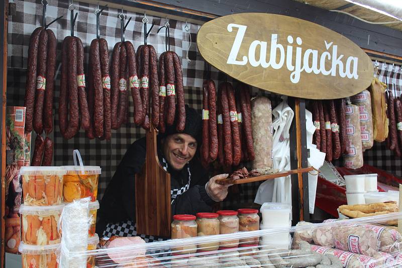 Adventní trhy začaly. Trhovci si užívají návrat po vynucené covidové pauze.