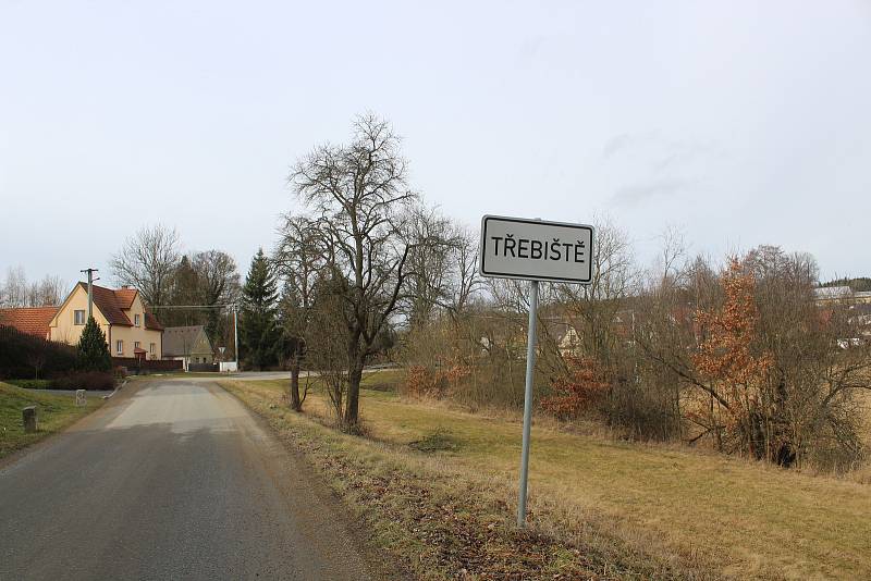 Malá vesnička Třebiště u Skalice na Soběslavsku se stala dějištěm vraždy mladé ženy. Podle informací Deníku ji měl ve čtvrtek ráno spáchat její partner, který na sebe posléze zavolal policisty.