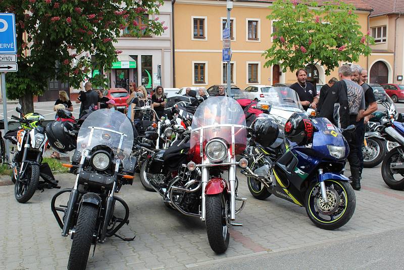 Motorkáři si do Chýnova přijeli pro požehnání již počtvrté.