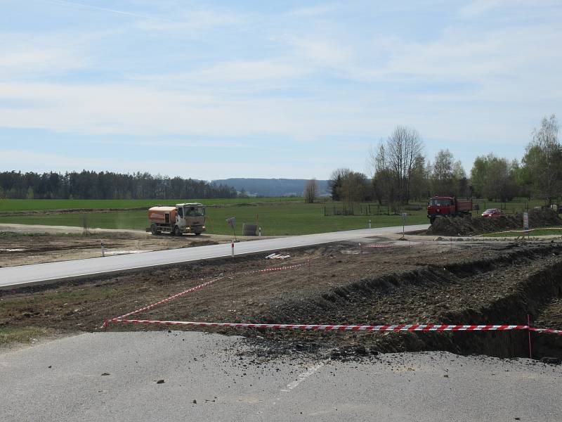 Od zahájení výstavby devítikilometrové přeložky uplynulo šest měsíců. Pandemie koronaviru se na stavebním ruchu dle Správy železnic nepodepsala.