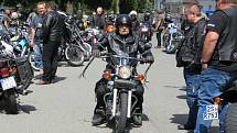 V pořadí 5. ročník Motorkářského požehnání v Chýnově přilákal více než 300 mašin a jejich majitelů, místní klub Moto Bizoni Czech si pochvaloval účast i počasí, společná vyjížďka vedla tradičně do Pacova.