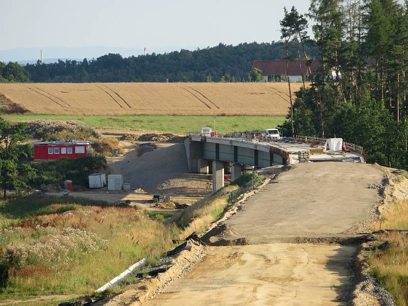 Tudy do dvou let posviští rychlíky. Prohlédněte si, jak povyrostl koridorna Táborsku.