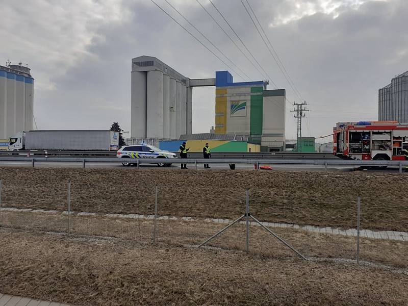 Následky požáru dodávky na D3 mezi Veselím nad Lužnicí a Neplachovem.