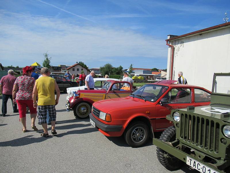 Sraz veteránů ve Slapech u Tábora v roce 2019.