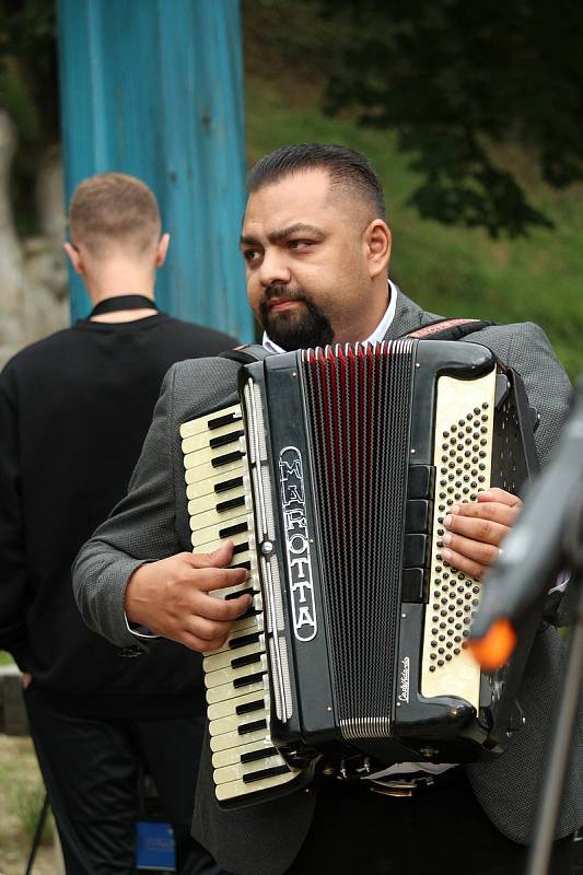 Táborský Romfest v sobotu nabídl hudbu, tanec i rap.