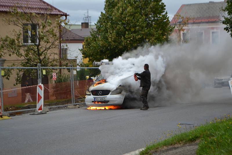 Požár dodávky v Mladé Vožici.