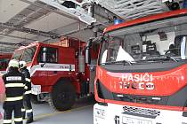 Nové garáže poskytnou osm nových stání pro profesionální hasiče.