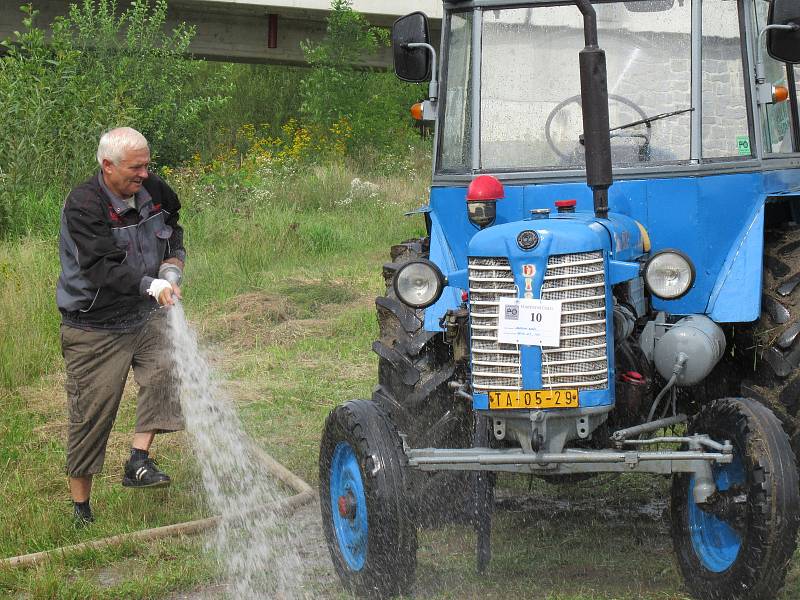 Za mostem v Dráchově se konal v sobotu 17. srpna již 8. ročník traktoriády.