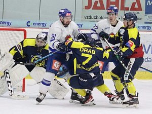 Hokejisté Tábora v 19. kole II. ligy zvítězili nad pražskou kobrou 6:1.