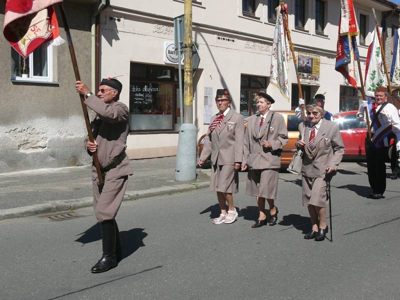 Krojovaný průvod baráčníků v Soběslavi k 85. výročí založení obce