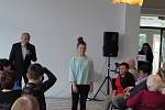 Doprovodný program k výstavě Jitex 70 – Dozvuky v Bechyni byl opravdu pestrý. V neděli 8. března v 15 hodin naplnil předsálí kulturního domu v Bechyni.
