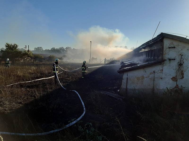 Ve čtvrtek večer zaměstnal hasiče požár v Dobronicích u Chýnova.