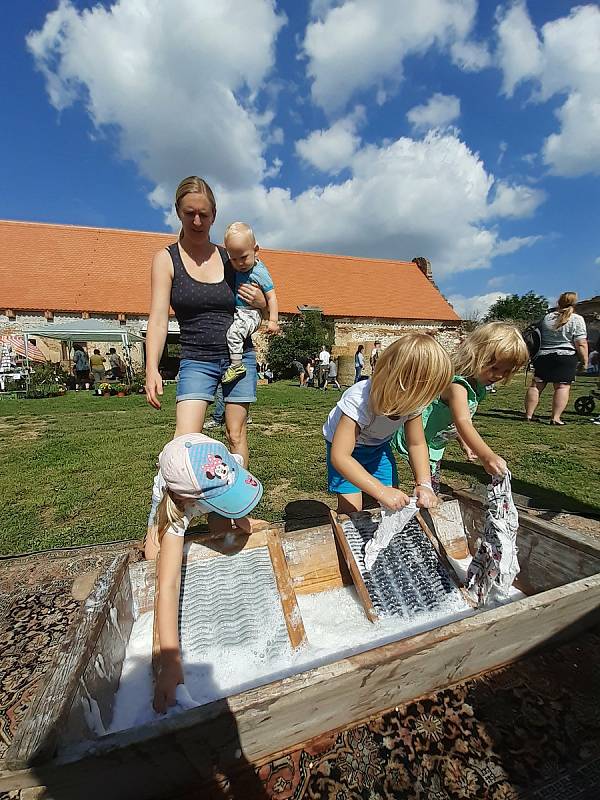 V sobotu 4. září Barokní dvůr pořádal již posedmé dožínkové slavnosti. V pestrém programu si vybrali děti i dospělí.