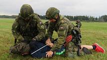 Protiletadlový raketový pluk Strakonice a civilní zálohy cvičily na bechyňské základně vedení boje se vzdušným protivníkem včetně zásahu proti demonstrantům útočícím na jejich techniku.