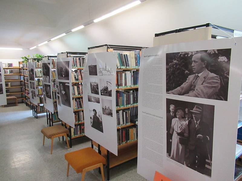 Do konce března je možné v městské knihovně zhlédnout výstavu Karel Čapek: fotograf.