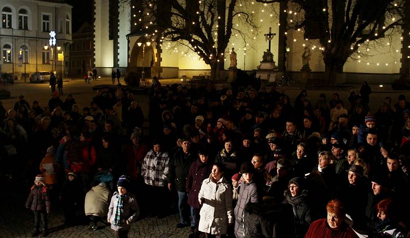 Koledami se rozeznělo i táborské Žižkovo náměstí.