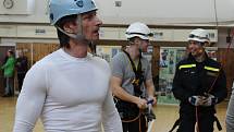 V úterý se u táborských profesionálního hasičů konala jihočeská soutěž v lezení po stěně. Zúčastnilo se jí 30 hasičů z celého kraje.