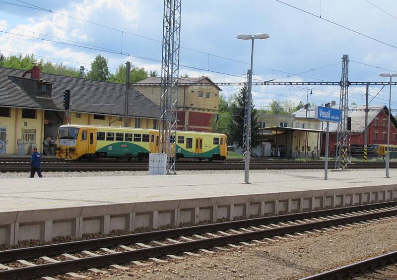 Železniční zastávka Veselí nad Lužnicí se dočká rekonstrukce již letos v červnu.