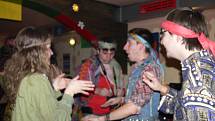 Kostýmy na Hippie party v Aux Café nikdo nepodcenil