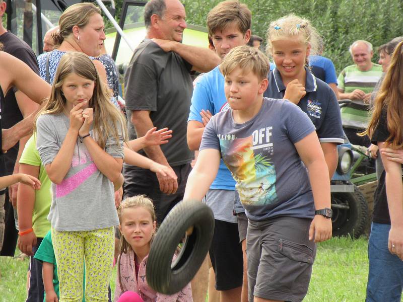 Za mostem v Dráchově se konal v sobotu 17. srpna již 8. ročník traktoriády.