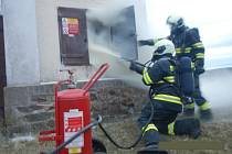 Profesionální hasiči z Tábora likvidovali požár trafostanice ve Zhoři.