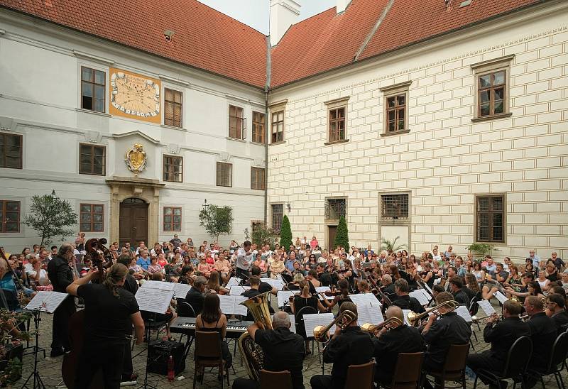 Koncert se koná v sobotu 14. září od 16.15 hodin na hlavním pódiu na Žižkově náměstí.