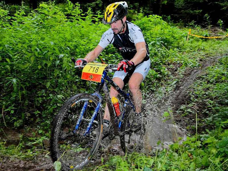 Pozornost bikerů nejen z jihu Čech bude v sobotu upřena do Horní Cerekve a jejího okolí, kde se koná další podnik Galaxy série MTB maratonů Přes tři vrchy Vysočiny. Na přátelské pobavení během náročného závodu asi příliš času nezbyde... 