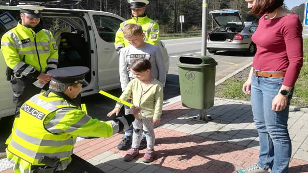 "Řídím, piju nealko pivo!" Jihočeští policisté se zapojili do celorepublikových dopravně bezpečnostních a preventivních akcí.